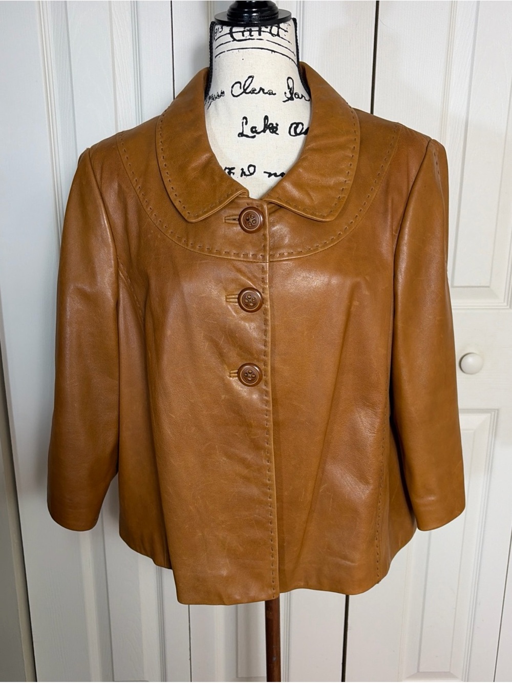 Classiques Entier Caramel leather Button Swing Cropped Jacket 3/4 Length Sleeve.
